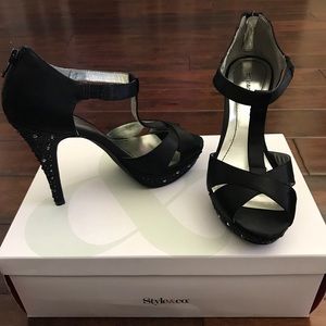 Style & Co. suki platform pumps